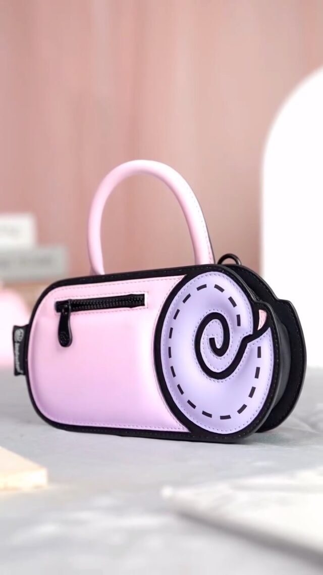 Treat yourself to a sweet bag that’s a mix of pastel dreams and sunny vibes 🍭💖. The Rollie Bag in Misty Pink or Baby Blue brings a burst of fun to your style! #JumpFromPaper #RollieBagLove #PastelPerfection #BreezyAndBold #BoldAndBright